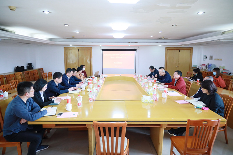 長沙黃花綜合保稅區管委會副主任孟立祥一行到糧油集團調研