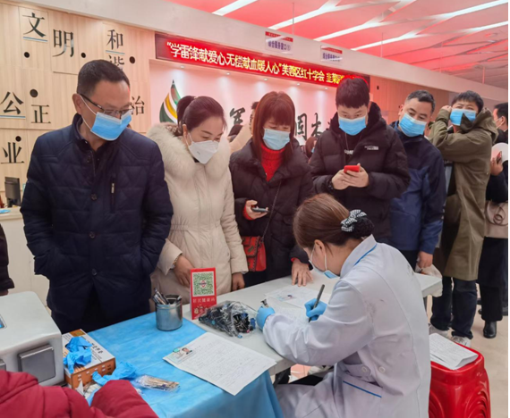 糧油集團(tuán)團(tuán)委、工會(huì) 開展“學(xué)雷鋒、獻(xiàn)愛心”——無(wú)償獻(xiàn)血活動(dòng)